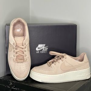 Nike W Air Force 1 Sage Low